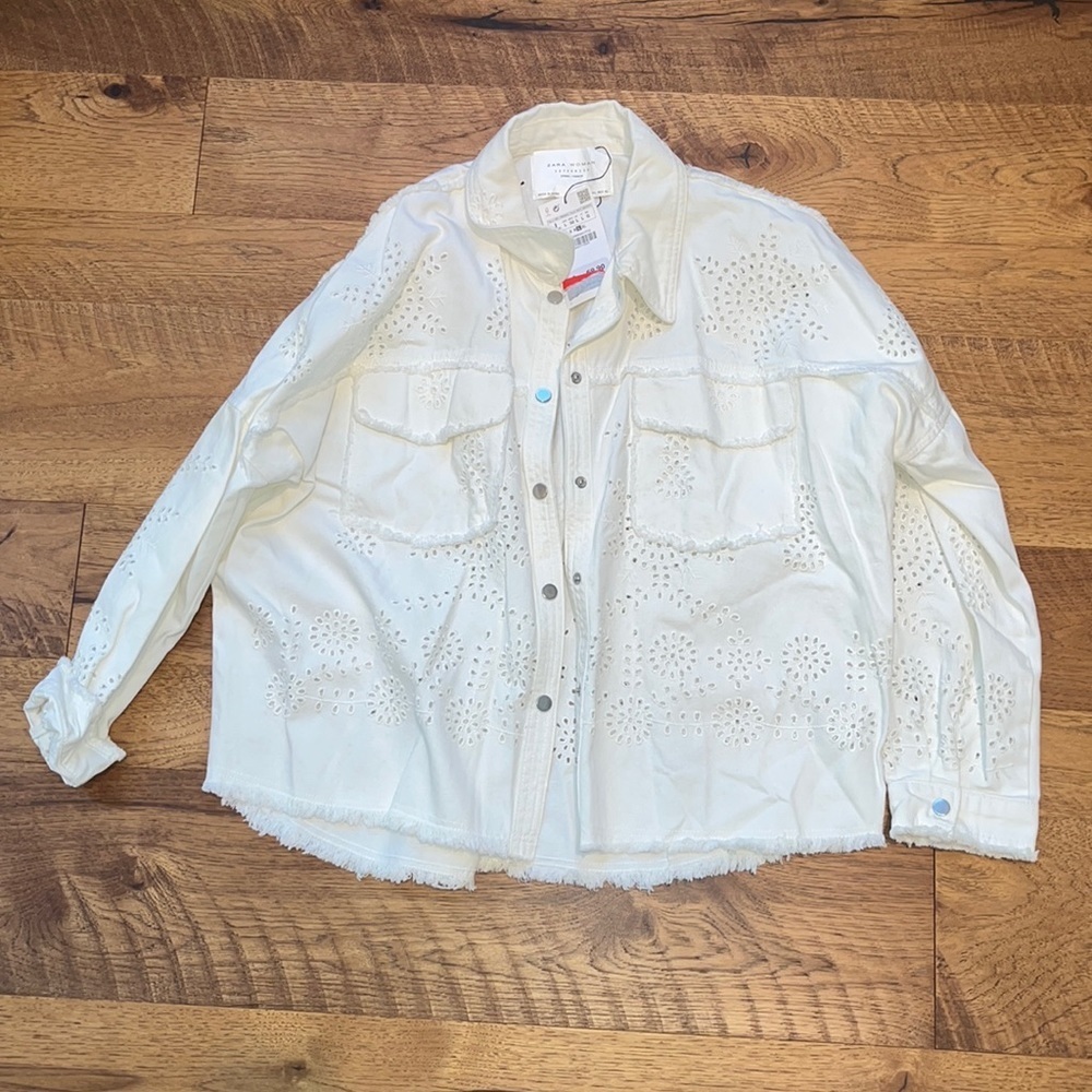 NWT Zara Woman Outerwear Woman’s White Denim Jacket With Eyelet Pattern Size L